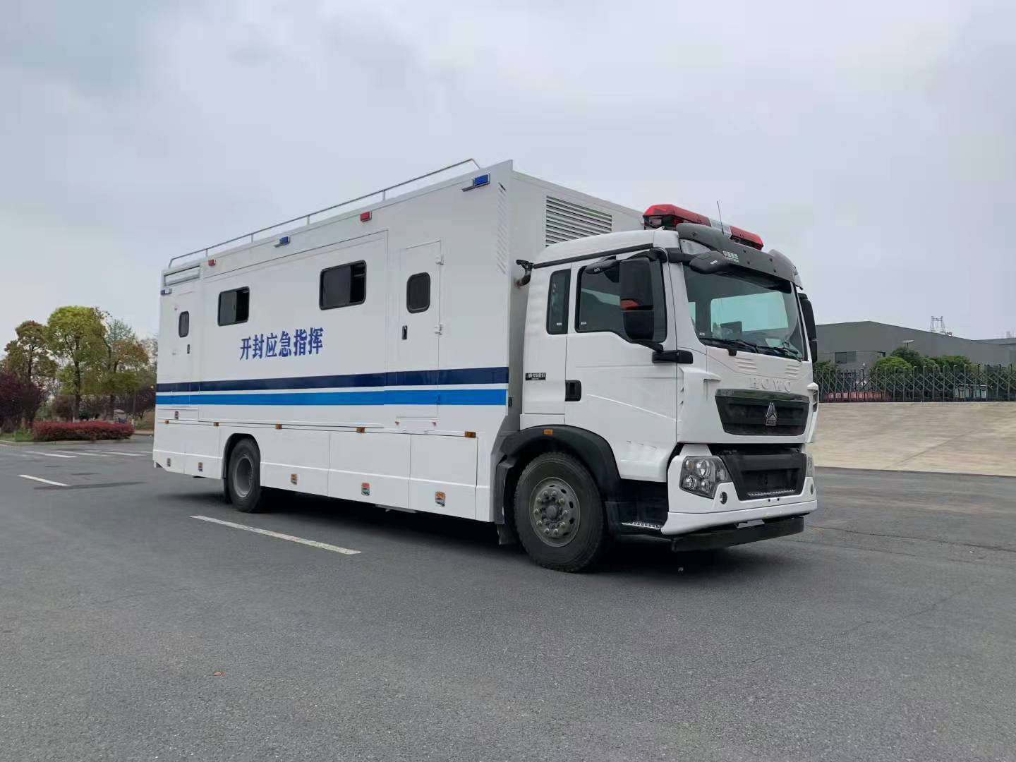 重汽豪沃應急指揮車 雙側擴展，高效保障應急行動