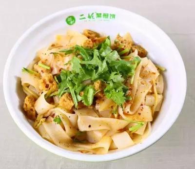 舌尖上的美食 提到?jīng)銎?我腦中第一反應的就是二!妮!涼!皮!